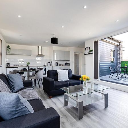 Top Floor Apartment With Private Balcony In Stockport Centre By Hass Haus Buitenkant foto