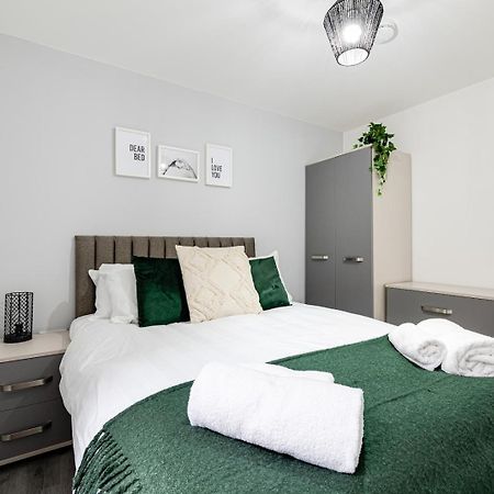 Top Floor Apartment With Private Balcony In Stockport Centre By Hass Haus Buitenkant foto