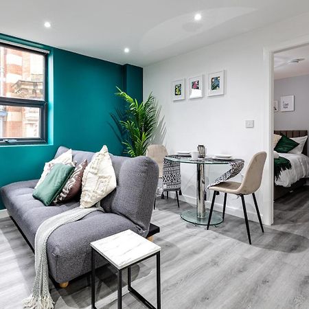 Top Floor Apartment With Private Balcony In Stockport Centre By Hass Haus Buitenkant foto