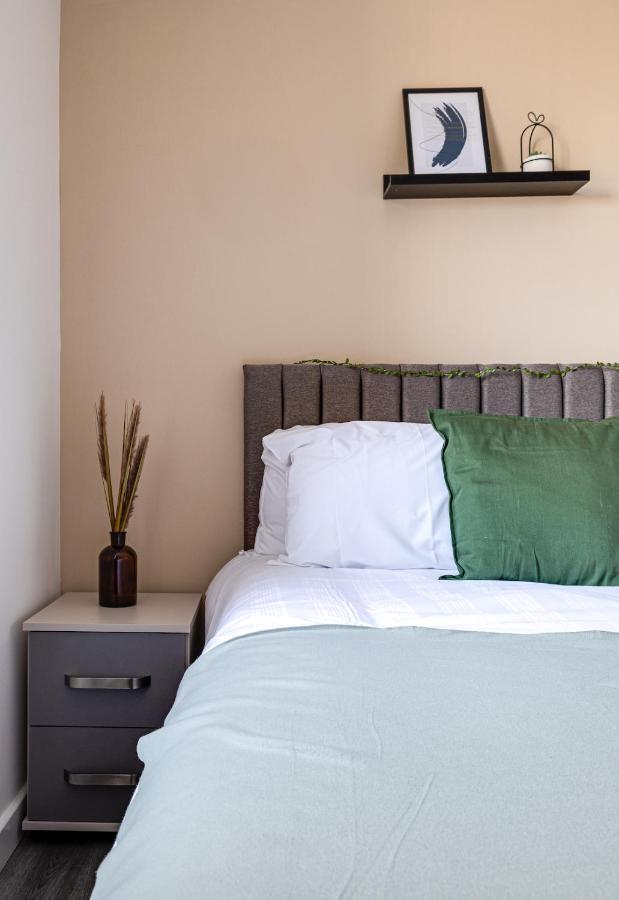 Top Floor Apartment With Private Balcony In Stockport Centre By Hass Haus Buitenkant foto