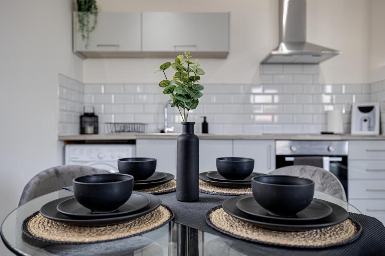 Top Floor Apartment With Private Balcony In Stockport Centre By Hass Haus Buitenkant foto