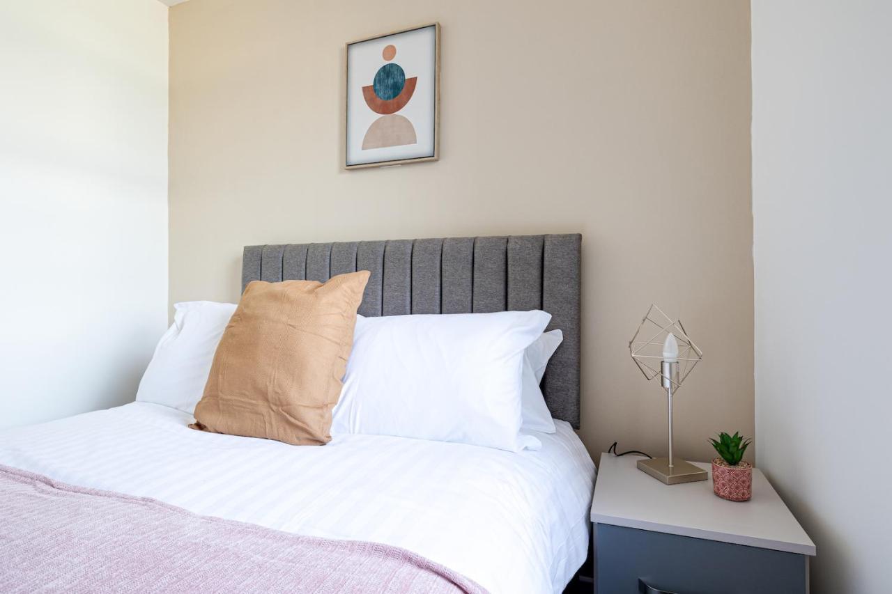 Top Floor Apartment With Private Balcony In Stockport Centre By Hass Haus Buitenkant foto