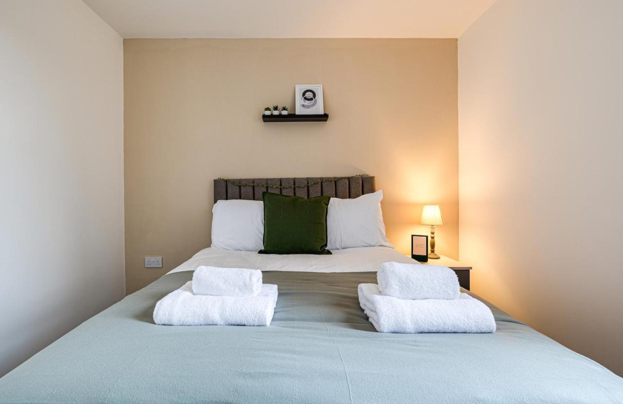 Top Floor Apartment With Private Balcony In Stockport Centre By Hass Haus Buitenkant foto