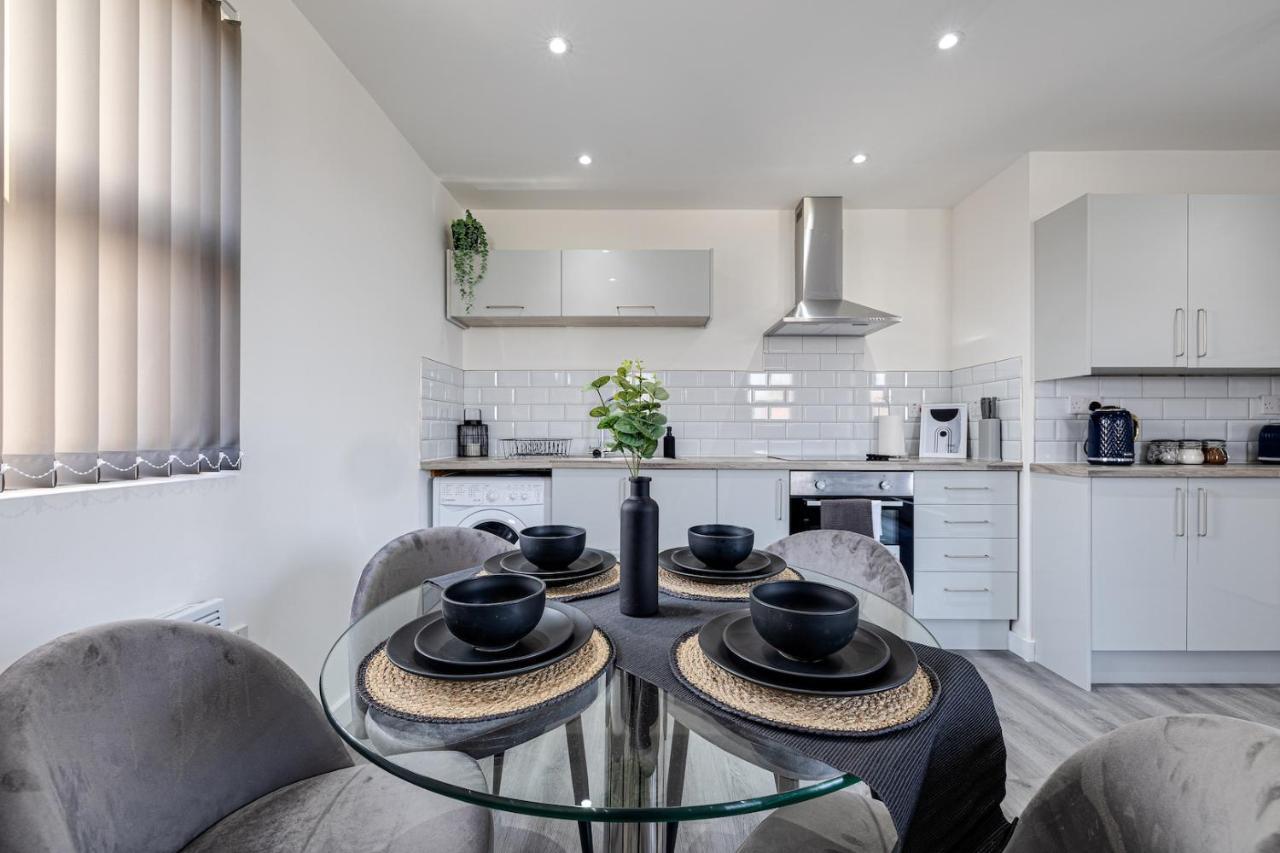 Top Floor Apartment With Private Balcony In Stockport Centre By Hass Haus Buitenkant foto