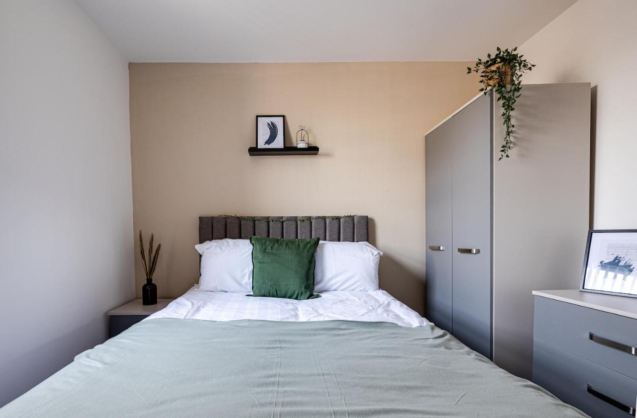 Top Floor Apartment With Private Balcony In Stockport Centre By Hass Haus Buitenkant foto