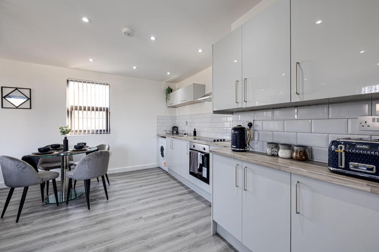 Top Floor Apartment With Private Balcony In Stockport Centre By Hass Haus Buitenkant foto
