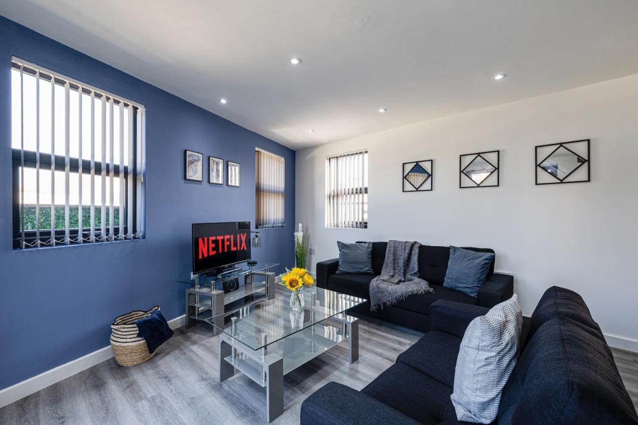 Top Floor Apartment With Private Balcony In Stockport Centre By Hass Haus Buitenkant foto