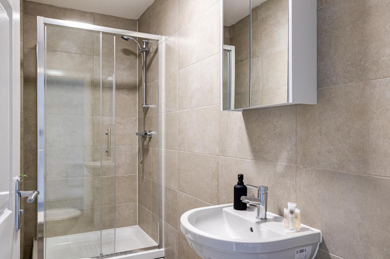 Top Floor Apartment With Private Balcony In Stockport Centre By Hass Haus Buitenkant foto