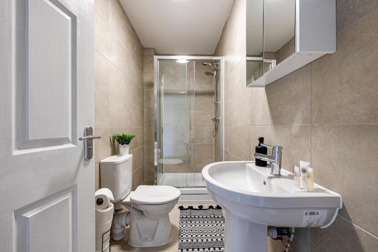 Top Floor Apartment With Private Balcony In Stockport Centre By Hass Haus Buitenkant foto