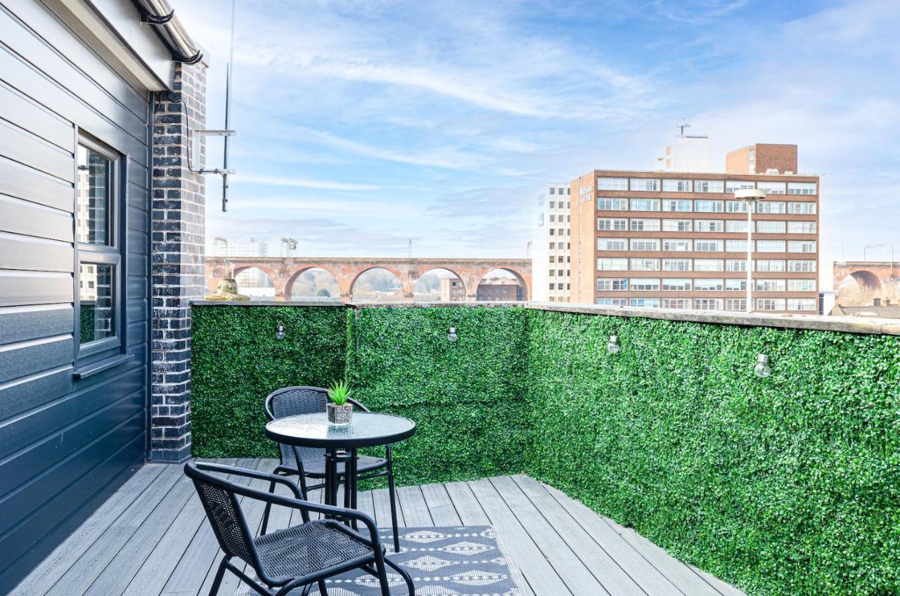 Top Floor Apartment With Private Balcony In Stockport Centre By Hass Haus Buitenkant foto