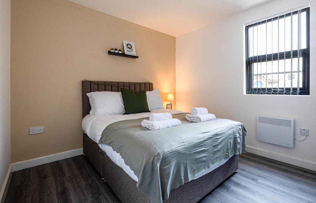 Top Floor Apartment With Private Balcony In Stockport Centre By Hass Haus Buitenkant foto