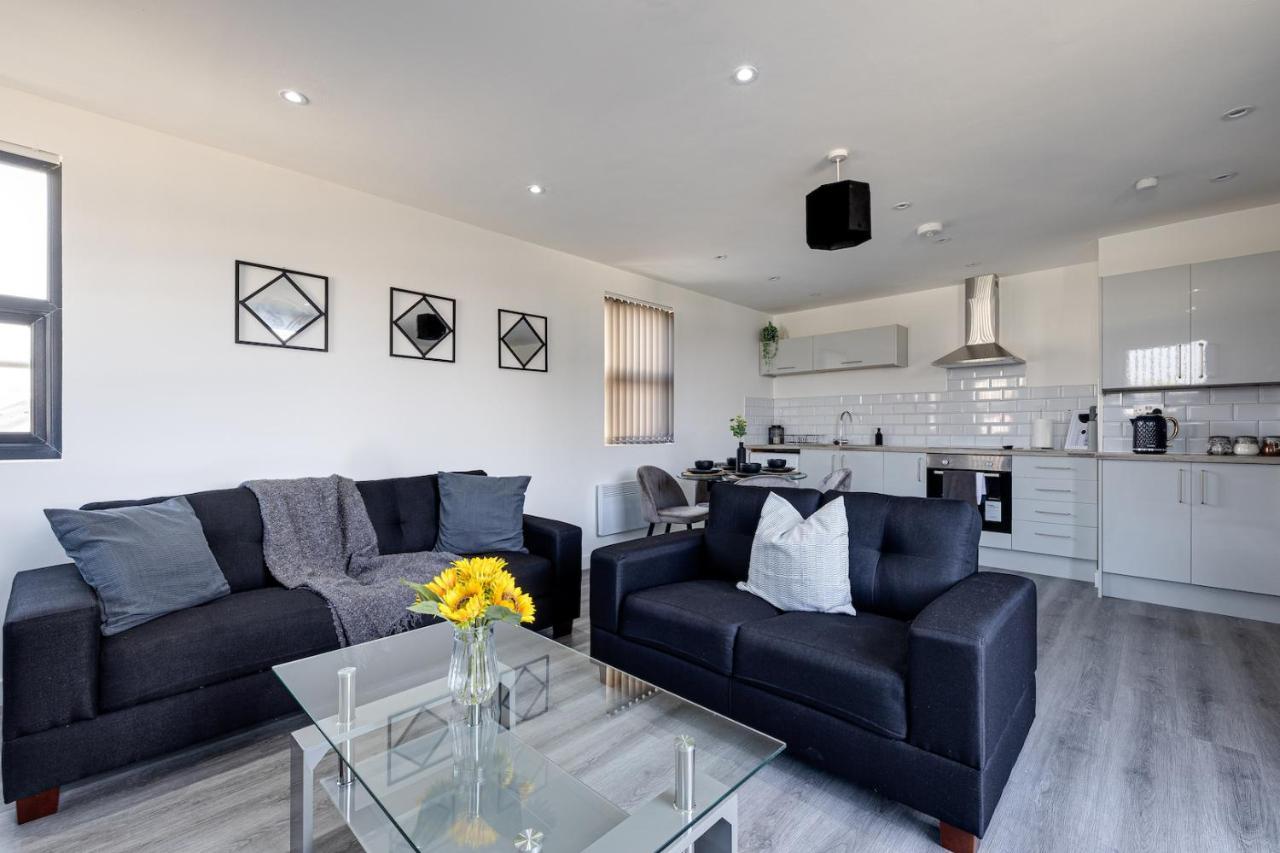 Top Floor Apartment With Private Balcony In Stockport Centre By Hass Haus Buitenkant foto