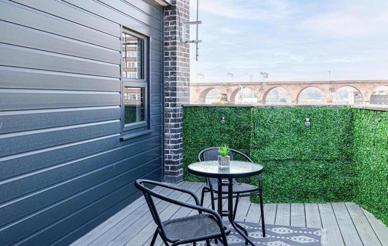 Top Floor Apartment With Private Balcony In Stockport Centre By Hass Haus Buitenkant foto