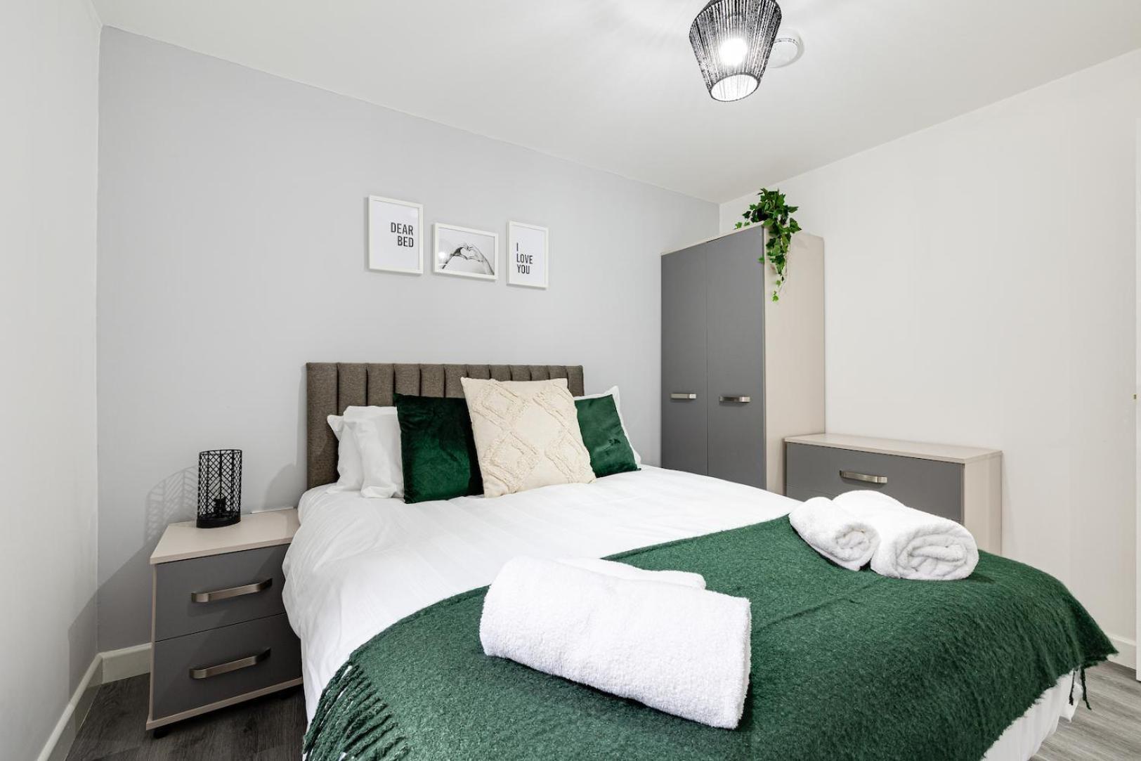 Top Floor Apartment With Private Balcony In Stockport Centre By Hass Haus Buitenkant foto