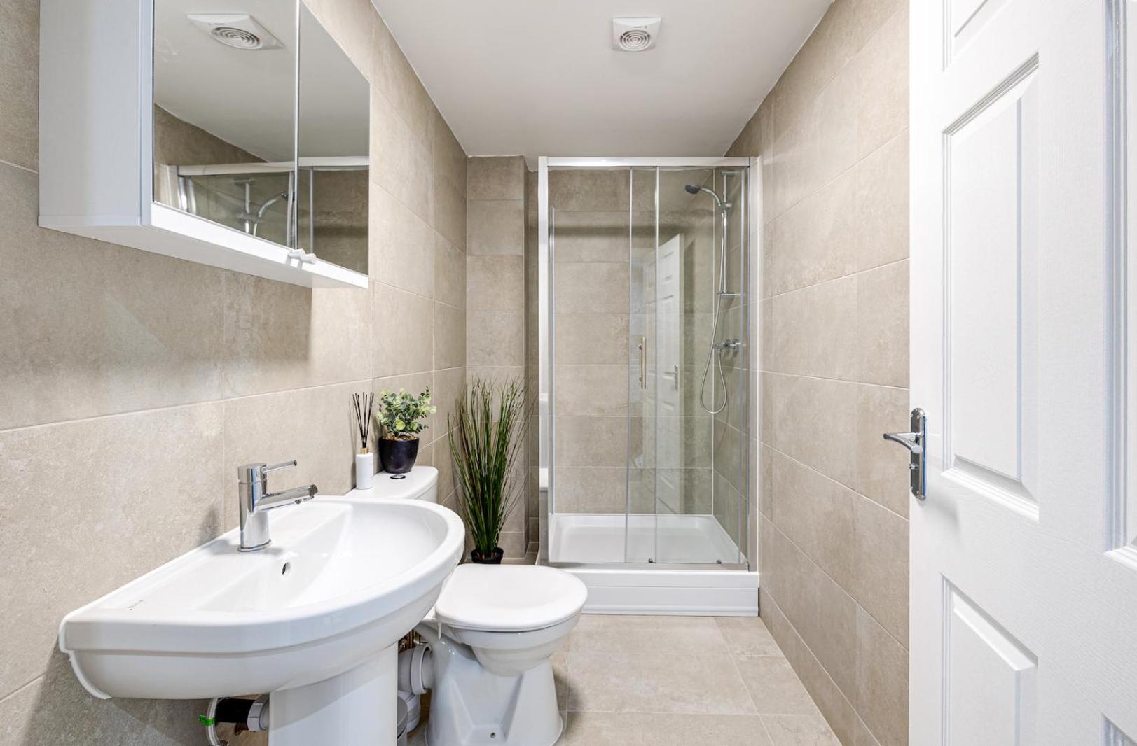 Top Floor Apartment With Private Balcony In Stockport Centre By Hass Haus Buitenkant foto